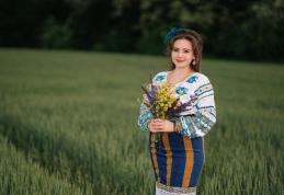 Tânăra Lavinia Strugariu prezentă la emisiunea „Daruri muzicale”, în debutul elevelor sale