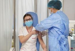 Moment istoric: A fost vaccinat primul român împotriva COVID: Mihaela Anghel, asistentă la Institutul „Matei Balș”
