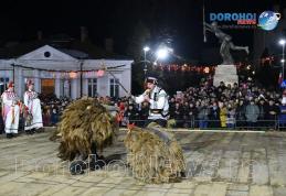 Datini și obiceiuri din ajunul Anului Nou: Primăria Dorohoi face precizări referitor la organizare