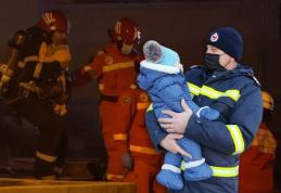 Gest emoționant pentru un pompier din Botoșani! „Vă mulțumim că ne ținem băiețelul sănătos în brațe”