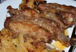 Mâncare de varză acră cu carne de porc