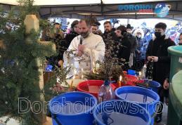 Bobotează 2021: Sute de credincioși din Dorohoi au primit agheasma mare - FOTO