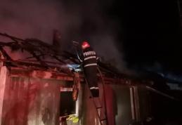 Adăpost de păsări aprins de un scurtcircuit. 6000 de pui nu au mai putut fi salvați - FOTO