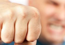 Meseria nu se uită! Doi soți agresați în plină stradă la Dorohoi, salvați de un fost jandarm