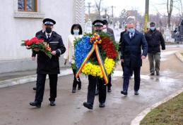 Jerbă de flori depusă de autoritățile botoșănene în ziua Micii Uniri - FOTO