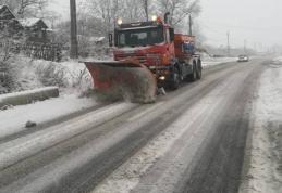 Drumarii intervin cu zeci de utilaje pe drumurile din Botoșani