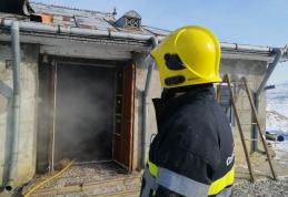 Locuința afectată de un incendiu la Cristești! Atenție la coșurile de fum neprotejate termic față de materialele combustibile!