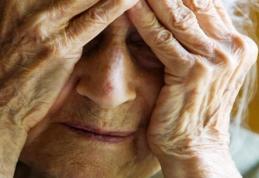 Tânăr reținut după ce a tâlhărit o femeie de 78 de ani