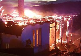 Locuință din Corlăteni, distrusă din cauza unei bucăți de jar care a căzut din sobă