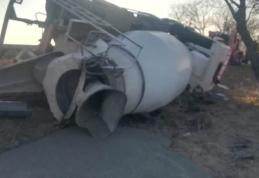 Camion răsturnat în localitatea Roma. Șoferul a fost transportat la spital - FOTO