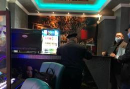 Polițiștii au aplicat sute de amenzi pentru nerespectarea măsurilor de prevenire a răspândirii infecției cu SARS-CoV-2 – FOTO