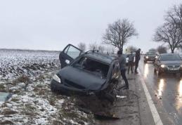 Accident pe drumul Dorohoi - Botoșani! Două mașini s-au ciocnit după o depășire imprudentă – FOTO