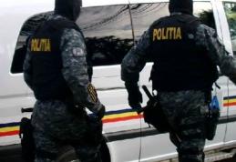 Zece percheziții efectuate de polițiștii de investigații criminale după o bătaie în fața complexului comercial Uvertura Mall