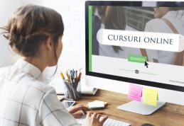 Mai mulți elevi din Dorohoi vor face cursuri online. Vezi scenariile pentru toate localitățile din județ!
