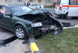 Accident în intersecția din fața ISU Botoșani. Trei copii au fost transportați la spital - FOTO