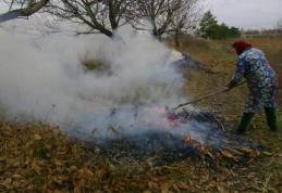 Autoritățile atenționează: Arderea resturilor vegetale se pedepsește cu amendă de până la șase mii de lei