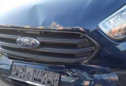 Autoutilitara care transporta vaccinuri anti-COVID spre Iaşi a fost implicată într-un accident