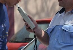 Șofer beat la volan, dat pe mâna Poliției de ceilalți participanți la trafic