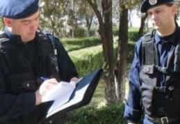 Cinci tineri care au „spart” liniștea locuitorilor dintr-un cartier din Botoșani, vor avea de achitat amenzi de 2900 de lei