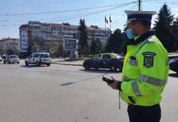 Acțiune a polițiștilor: 13 permise reținute și amenzi pentru neacordare de prioritate și viteză