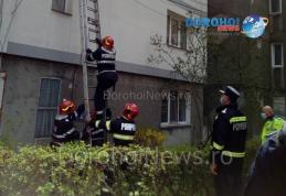 Femeie din Dorohoi blocată în apartament salvată cu ajutorul pompierilor - FOTO