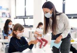 Copiii de grădiniță și elevii care nu dau examene se întorc la școală miercuri, 5 mai