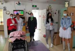 Acțiune a doamnelor social democrate cu ocazia zilei de 1 iunie - FOTO