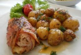 Piept de pui umplut cu garnitura de cartofi noi