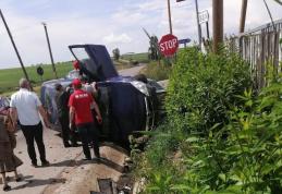 Accident grav pe un drum din județ! Două persoane au fost rănite