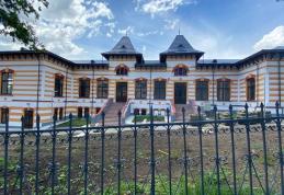 Invitație pentru absolvenții clasei a VIII-a. Colegiul Național „Grigore Ghica” Dorohoi își așteaptă bobocii în casă nouă!