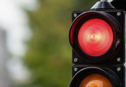 Bărbat din Corlăteni prins de polițiști după ce a trecut pe culoarea roșie a semaforului