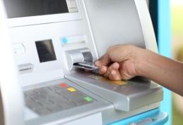 Uluitor! Un şofer din Botoşani a fost escortat de poliţişti până la bancomat pentru a scoate banii de şpagă