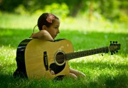 Încep înscrierile pentru Festivalul Naţional de Muzică Folk pentru Copii şi Tineret „Seri melancolice eminesciene” 2021