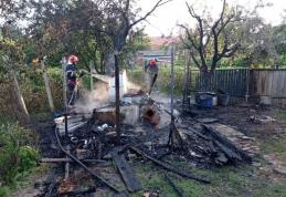 Bucătărie de vară distrusă de foc la Flămânzi - FOTO