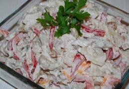 Salată de pui cu ciuperci