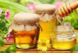 Cum se folosește mierea în tratamentele naturiste