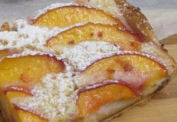 Tartă cu piersici și migdale