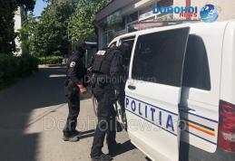 Percheziții la Dorohoi și Broscăuți! Un bărbat bănuit de furt calificat a fost reținut și dus la audieri - FOTO