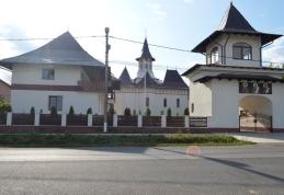 Hramul Bisericii Dealu Mare (20 iulie): Moaștele Sfântului Nectarie și ale Sfinților Epictet și Astion aduse spre cinstire