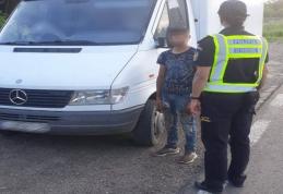 Polițiștii de frontieră dorohoieni au depistat un sucevean la volanul unei autoutilitare cu asigurare falsă
