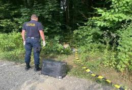Colete cu țigarete de contrabandă descoperite la frontiera cu Ucraina de polițiștii dorohoieni - FOTO