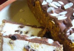 Cheesecake cu ciocolată, stafide și migdale