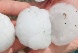 Grindina a făcut praf zeci de maşini în Italia. În România, două persoane au fost lovite de fulger – VIDEO | FOTO