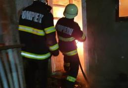 Femeie salvată de pompierii dorohoieni din incendiul care i-a cuprins casa