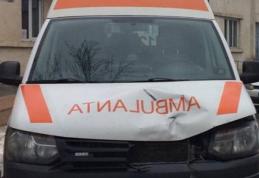 Ambulanță care transporta un pacient de la Dorohoi la Botoșani implicată într-un accident rutier
