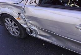 O tânără de 21 de ani, în stare de ebrietate a avariat o mașină parcată