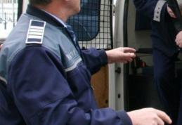 Doi botoșăneni arestați după ce au batjocorit o tânără de 24 de ani