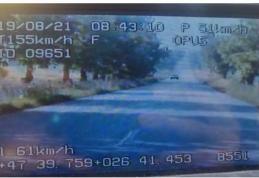 Un tânăr a rămas fără permis după ce a fost depistat de polițiști circulând cu peste 150 km/h