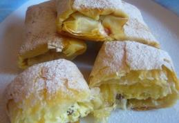 Plăcintă „pachețel cu brânză de vaci și stafide”