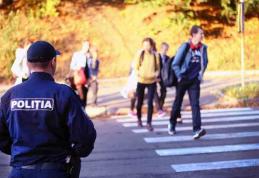 Poliţiştii, alături de elevi, la începutul noului an şcolar